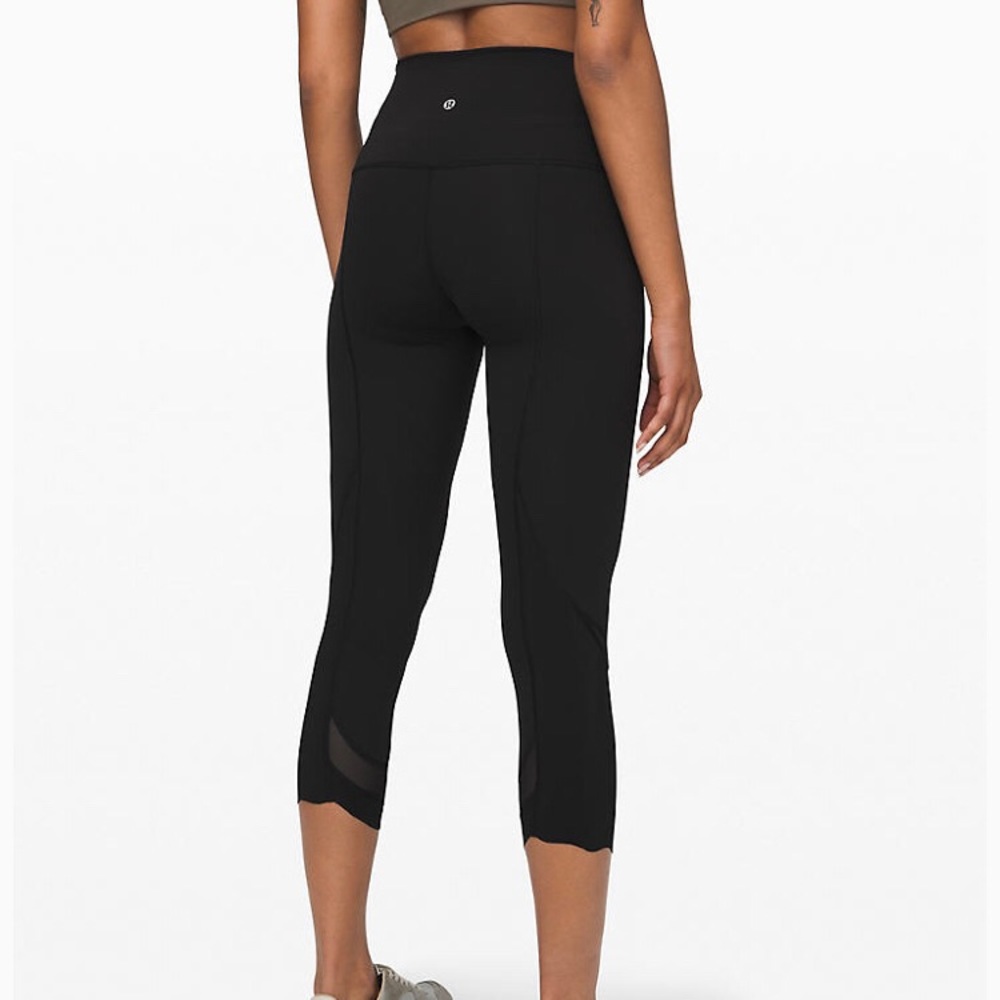 BRAND NEW lululemon Wunder Scallop Leggings